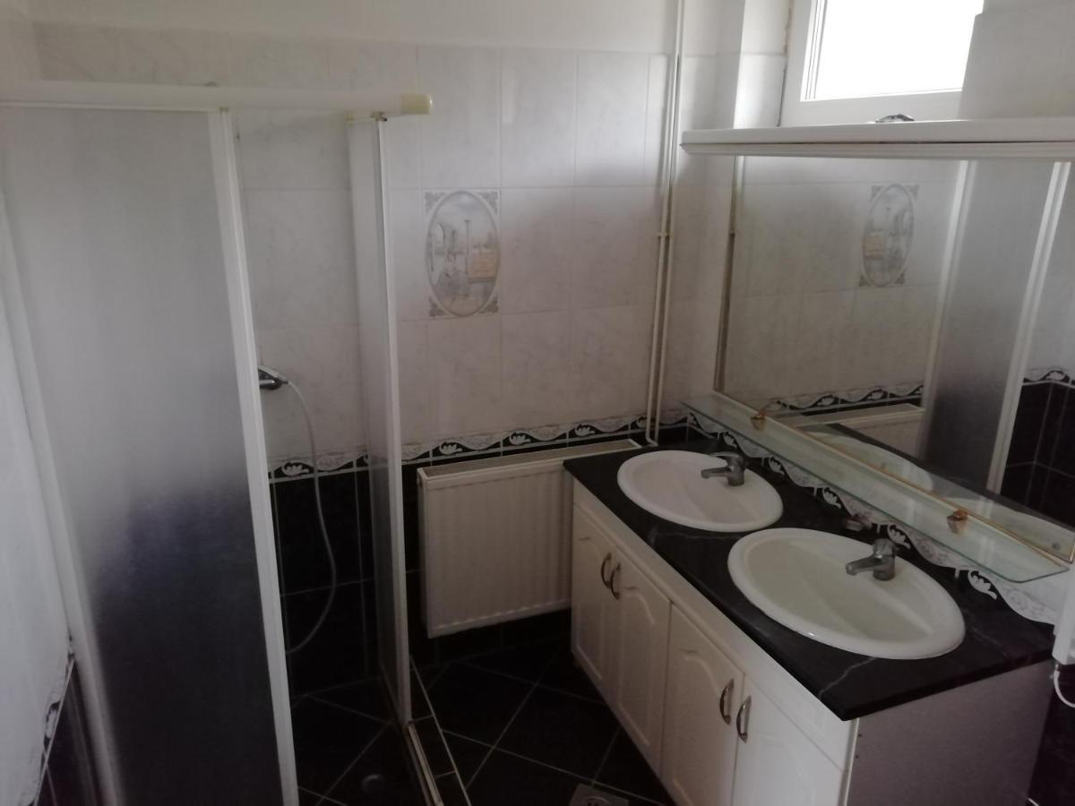 Maci Vendeghaz Apartment Bichișciaba Exterior foto
