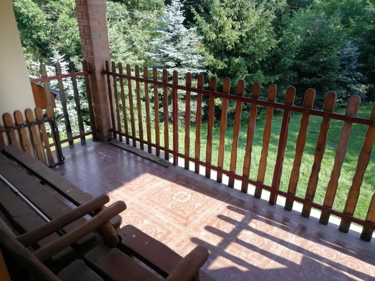 Maci Vendeghaz Apartment Bichișciaba Exterior foto